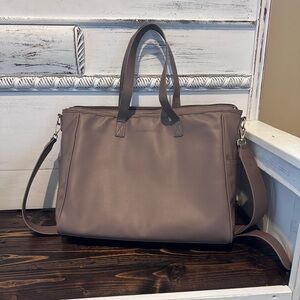 Modern+Chic Classic Tote in Taupe